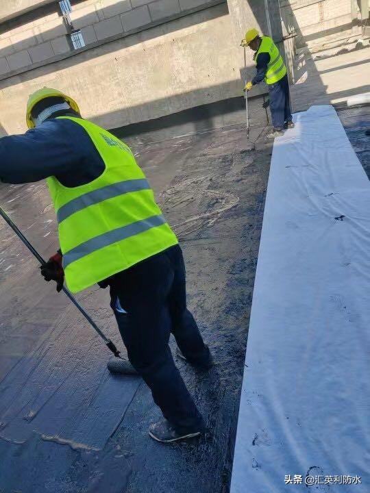 钢结构屋面防水施工方案_屋面刚性防水套管图集_屋面刚性防水施工工艺