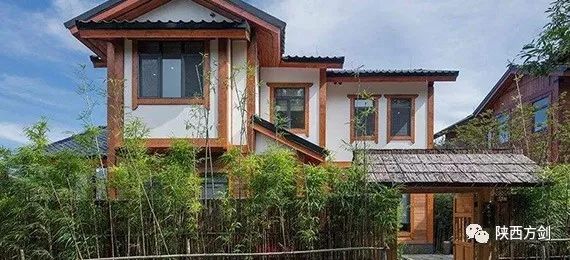 农村自建轻钢结构二层别墅多少钱一平米？
