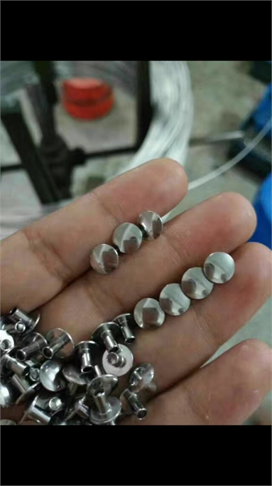 钢结构铆工 每个钉子都很重要