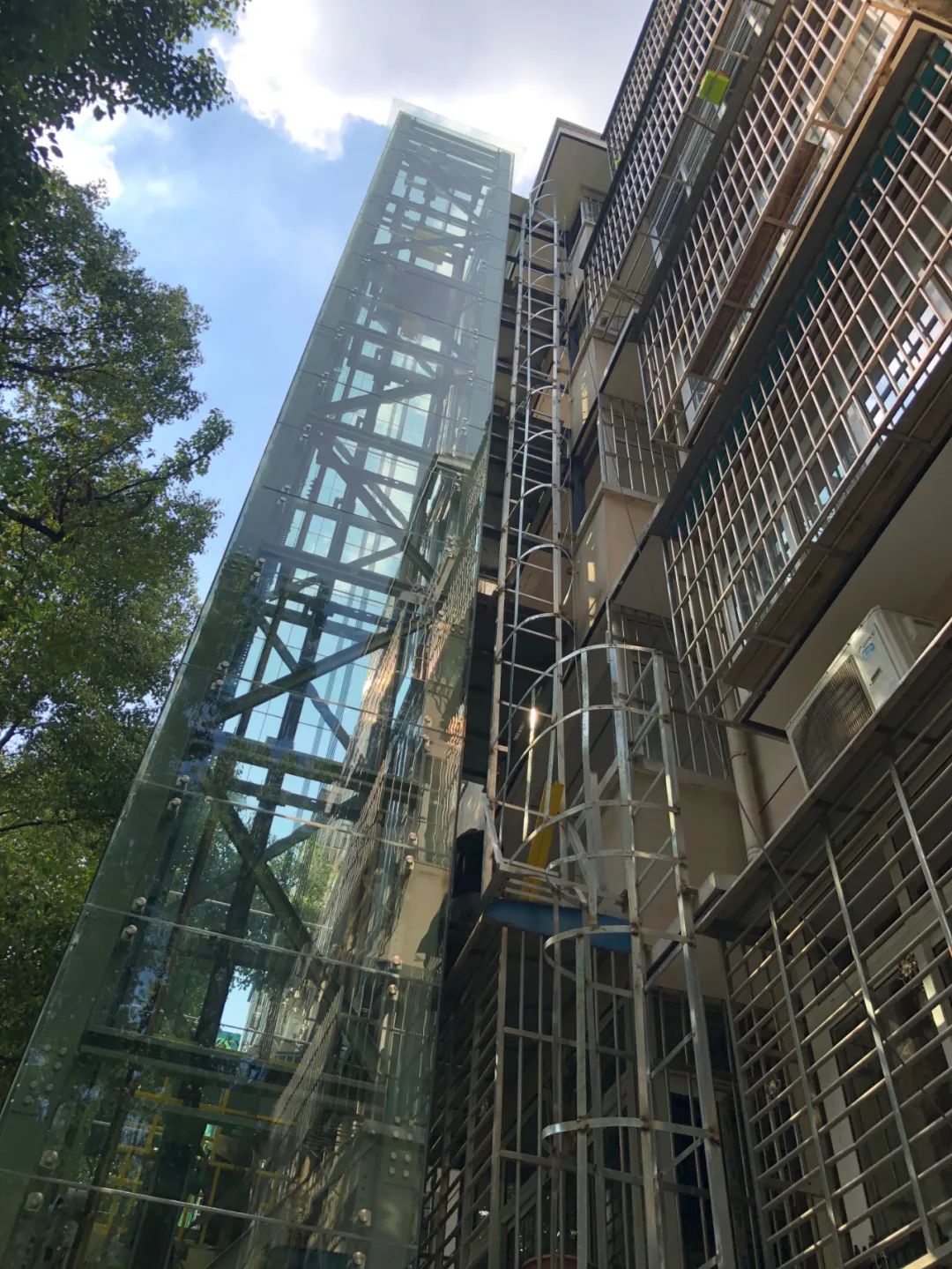 四川加钢结构电梯_钢结构电梯的报价多少钱一平_钢结构电梯施工方案